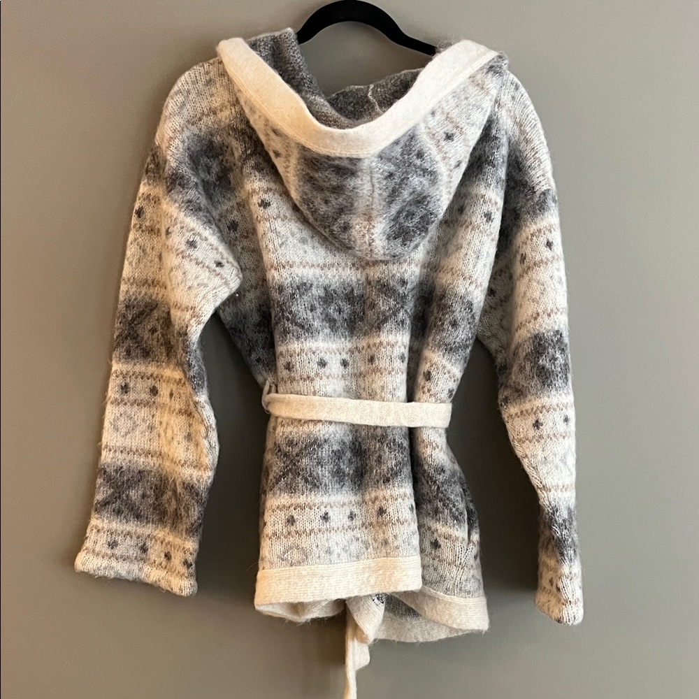 SAMBAND OF ICELAND Hooded Wool Cardigan - Gray and Cream Pattern - Picture 10 of 15